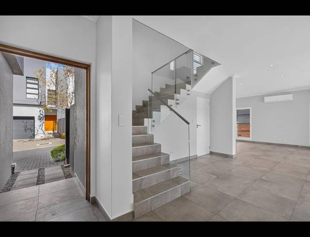 4 BEDROOM TOWNHOUSE FOR SALE IN BRYANSTON